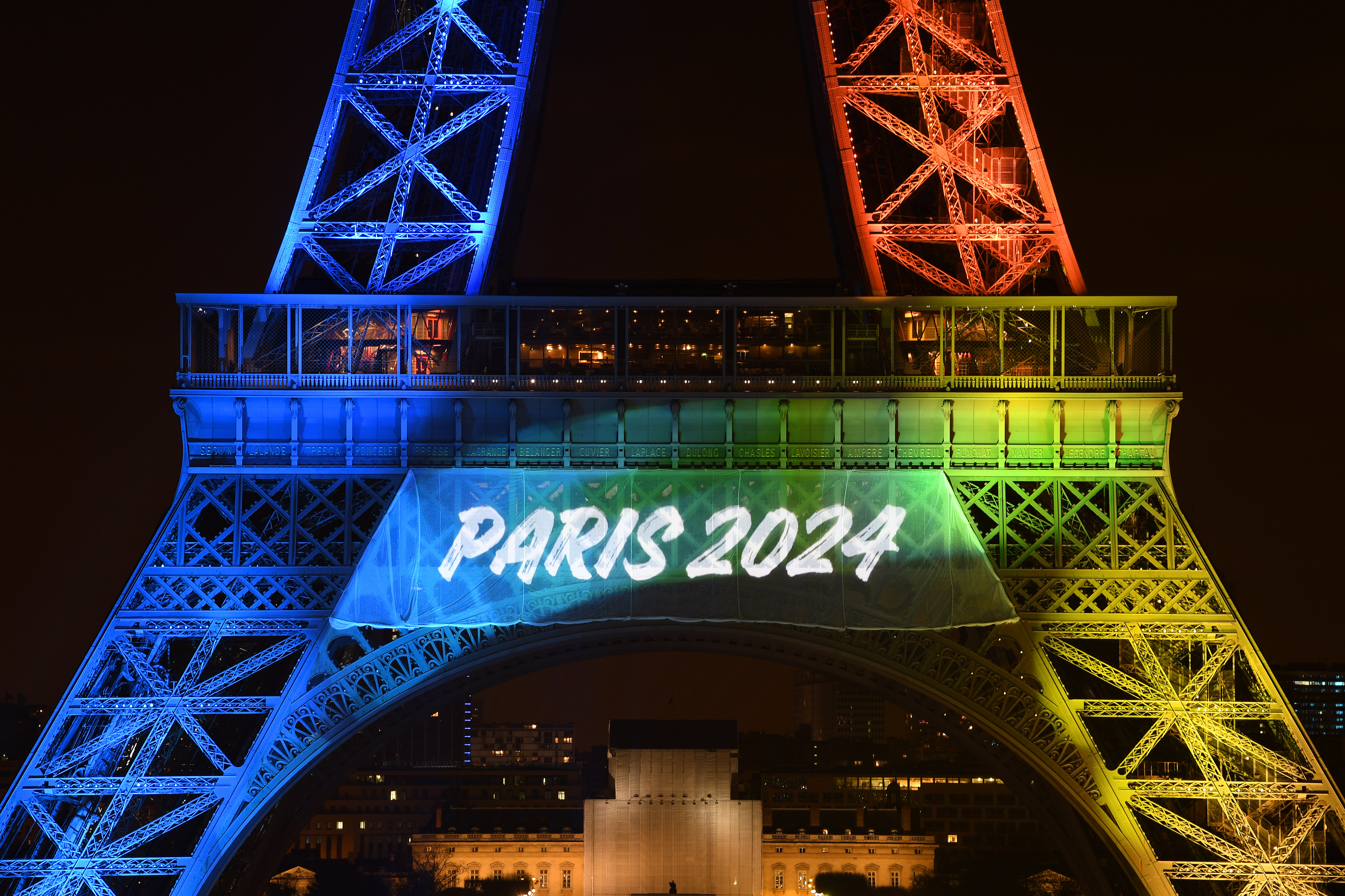 Paris 2024 : Une cure de jouvence pour la Tour Eiffel à l&rsquo;approche des Jeux