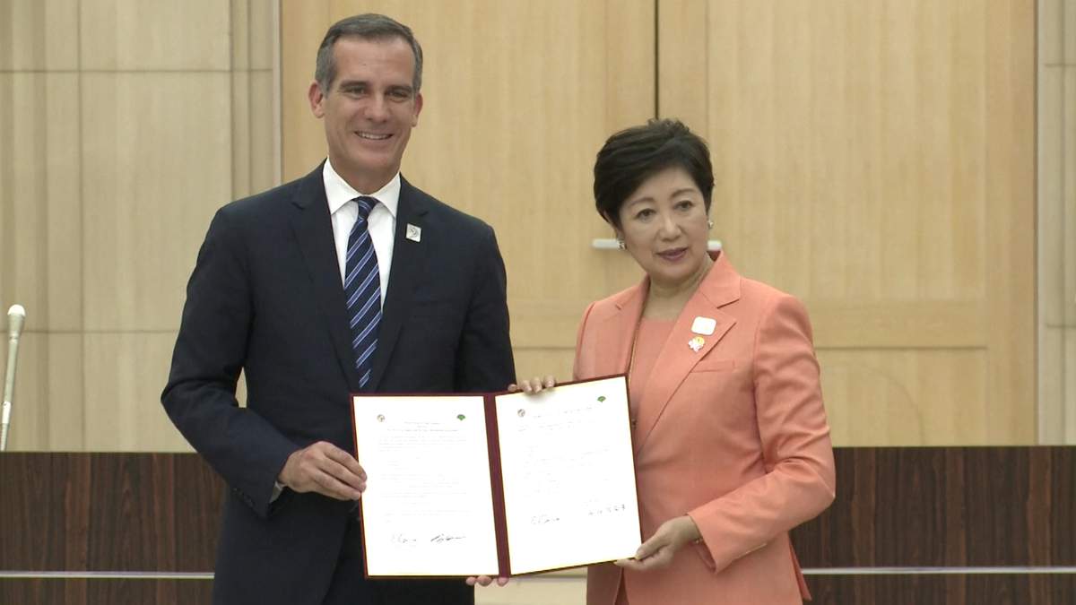 LA 2028 : Eric Garcetti signe un accord de coopération avec la Gouverneure de Tokyo