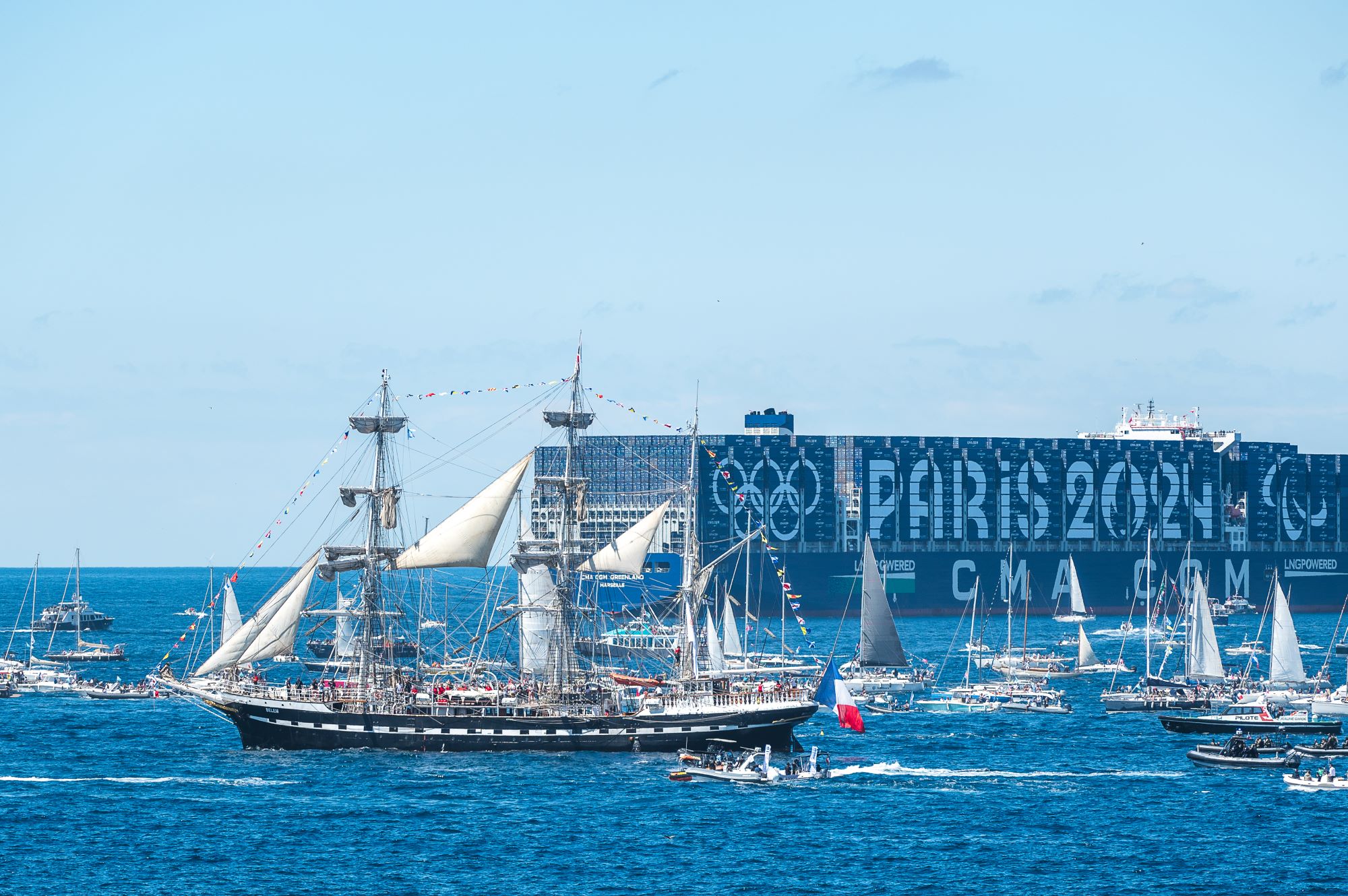 Le CMA CGM GREENLAND habille ses 15 000 conteneurs aux couleurs de Paris 2024