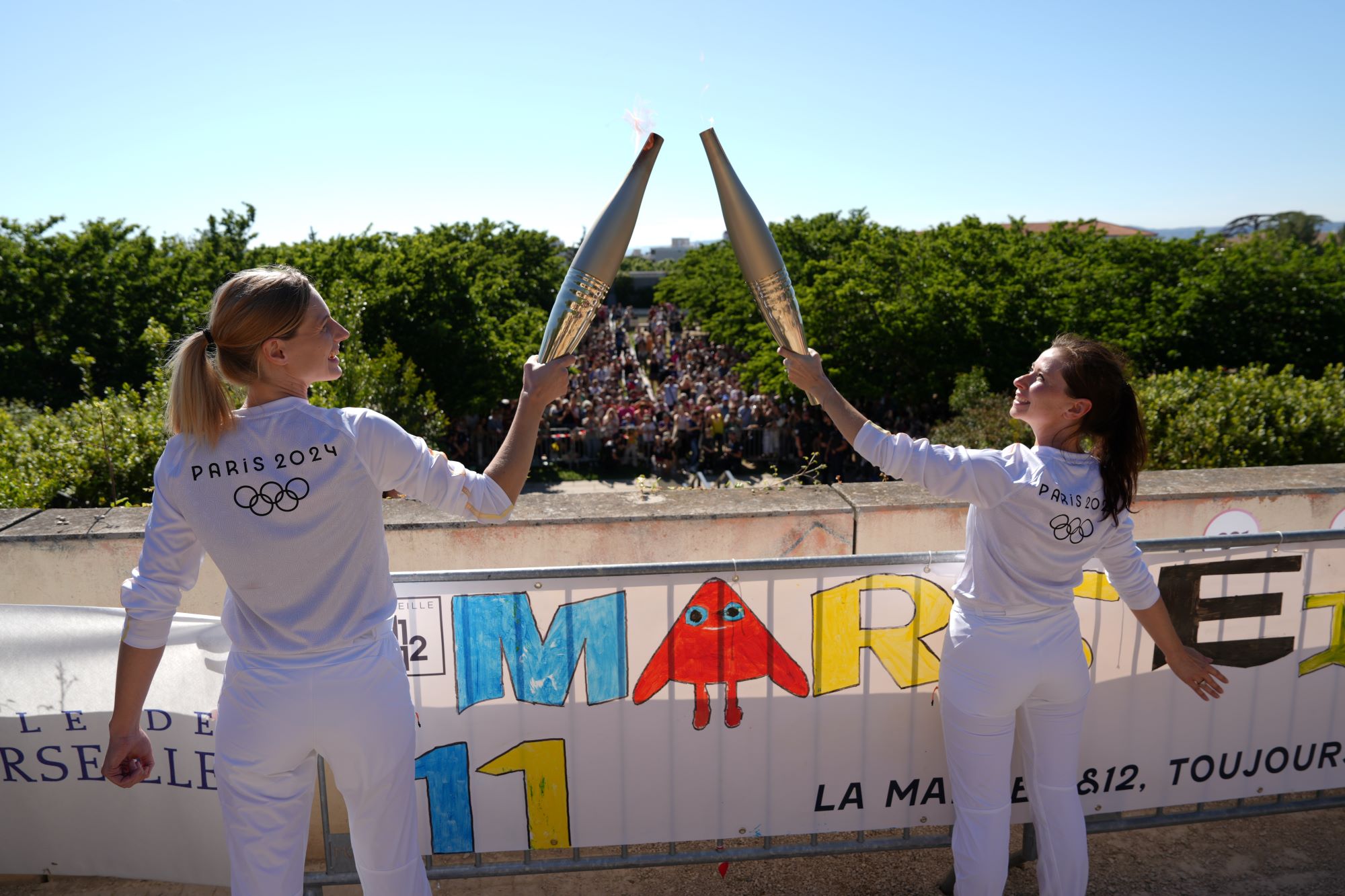 Paris 2024 : Ferveur et symboles pour la première journée du Relais de la flamme