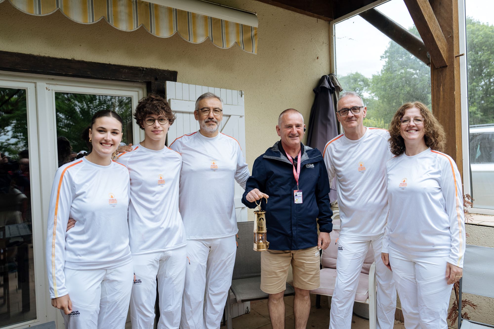 Paris 2024 : L&rsquo;hommage du Relais de la flamme à Bernard Lapasset