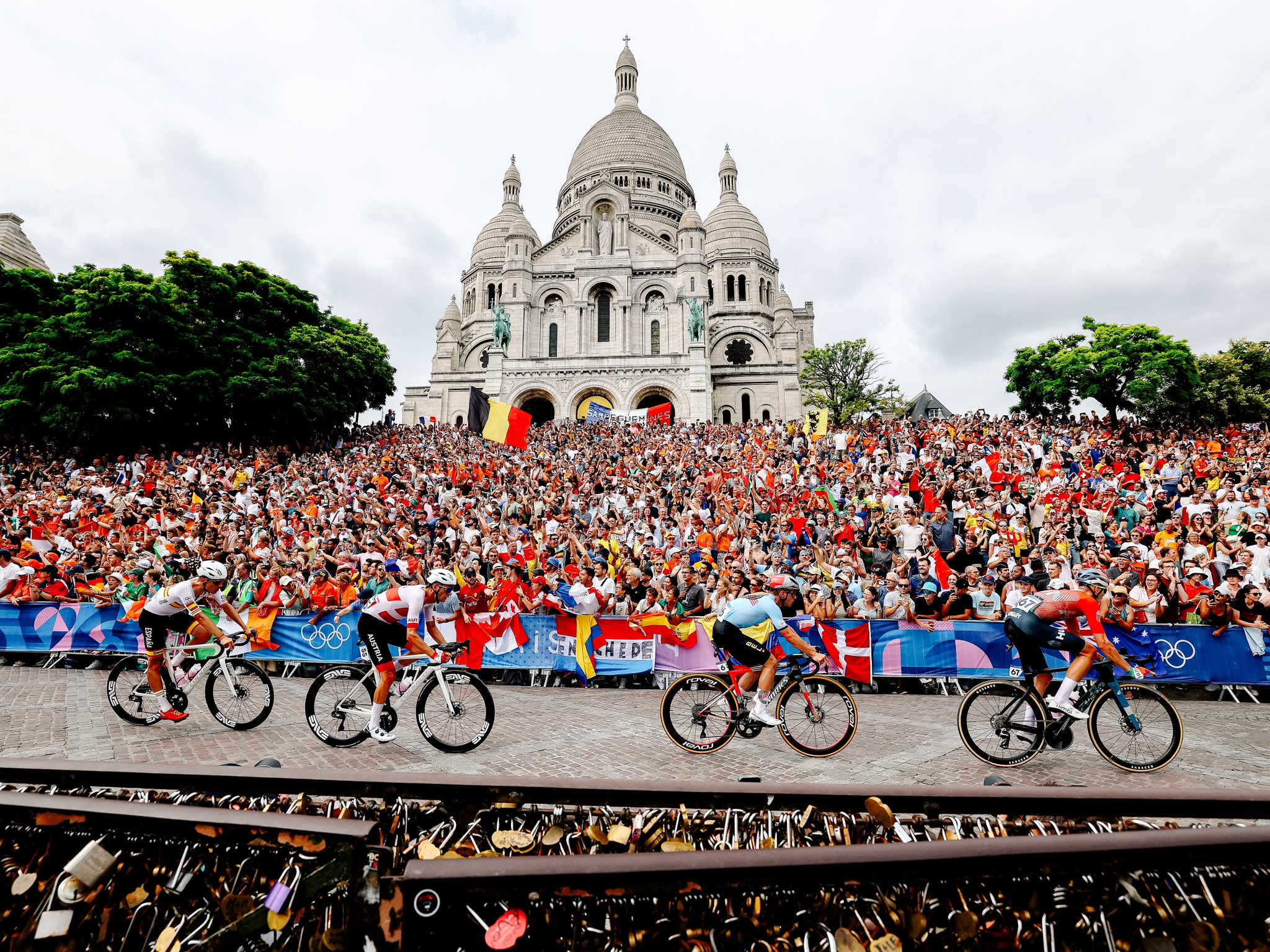 Paris 2024 : L&rsquo;épreuve masculine de course en ligne rassemble plus de 500 000 spectateurs